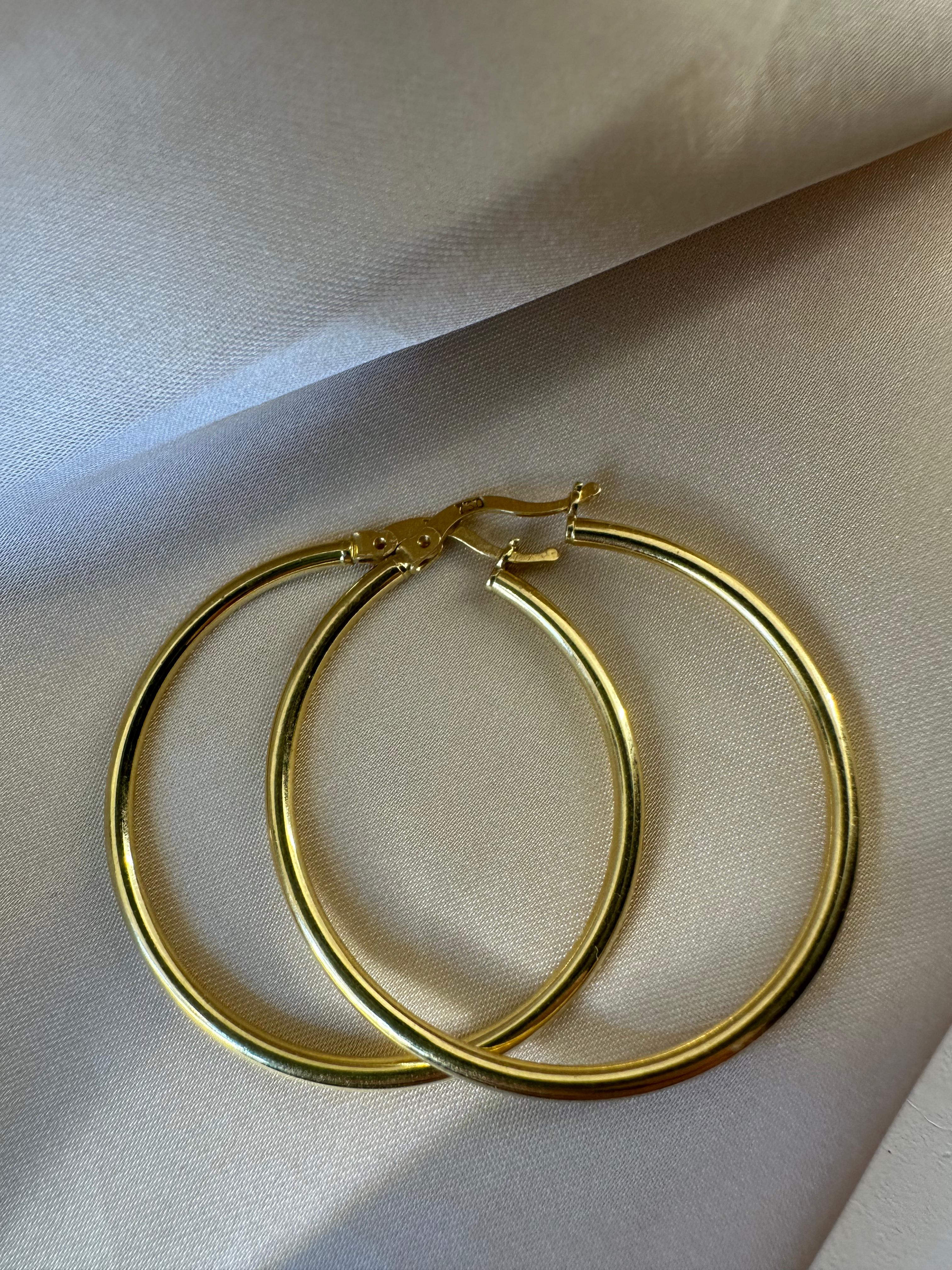 18K Gold 2MM Hoop Earrings | Bellamare Jewelry