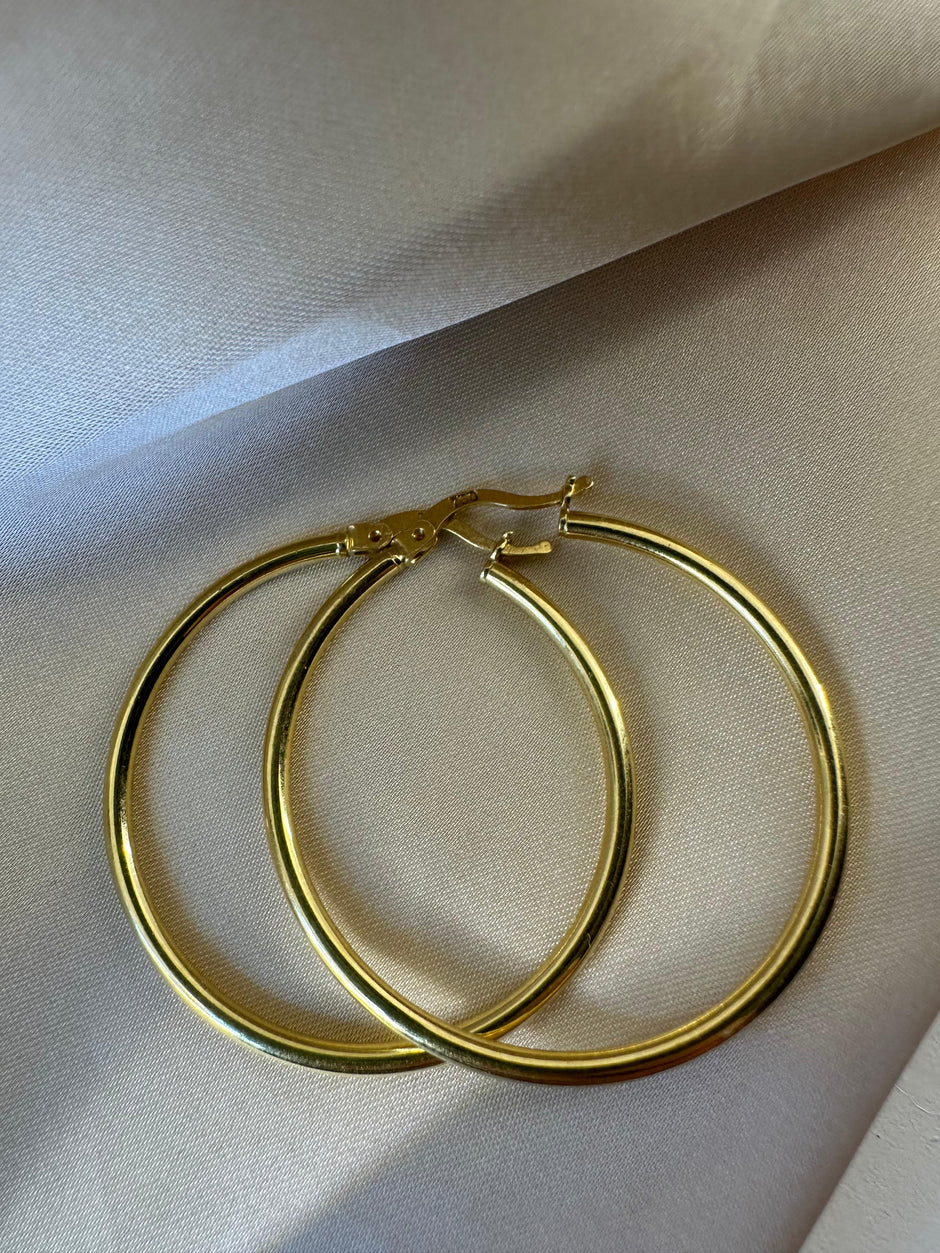 18K Gold 2MM Hoop Earrings | Bellamare Jewelry