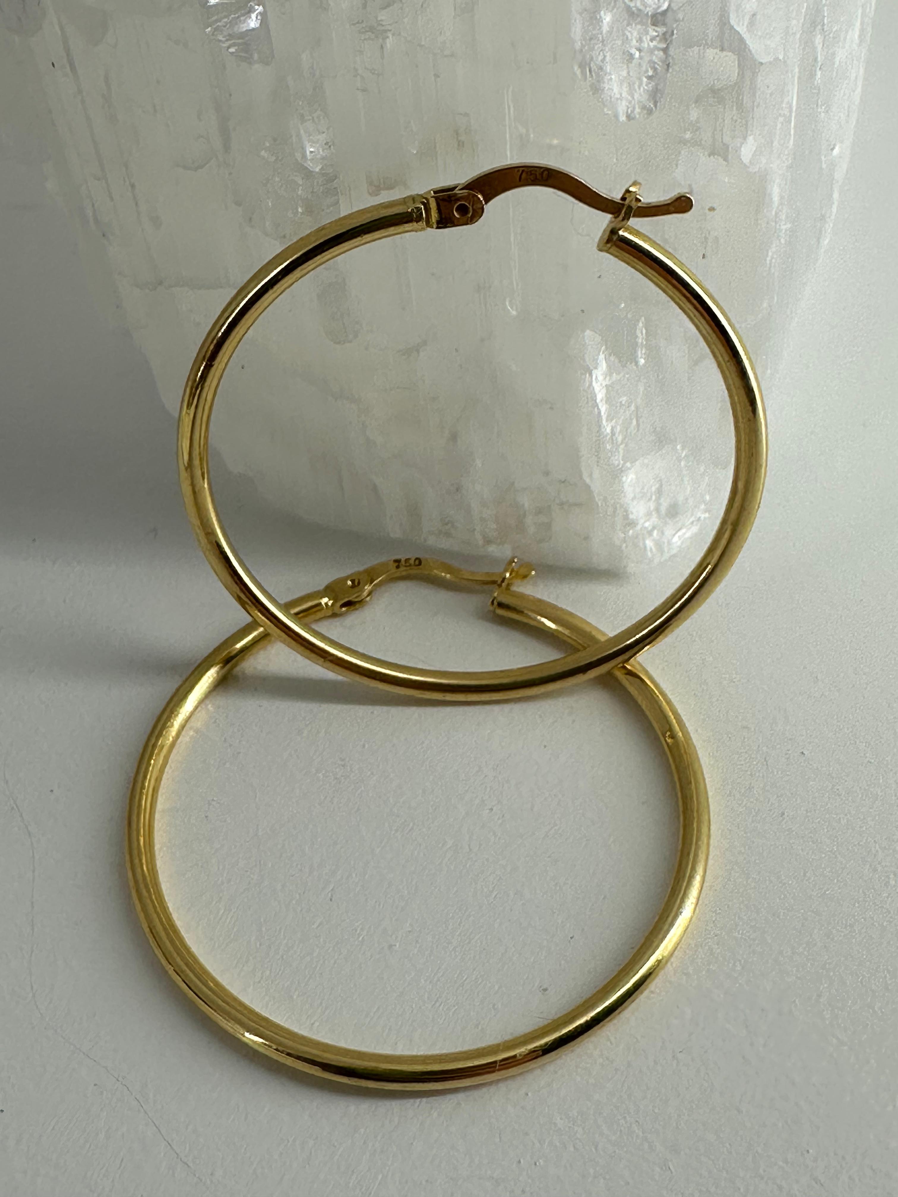 18K Gold 2MM Hoop Earrings | Bellamare Jewelry