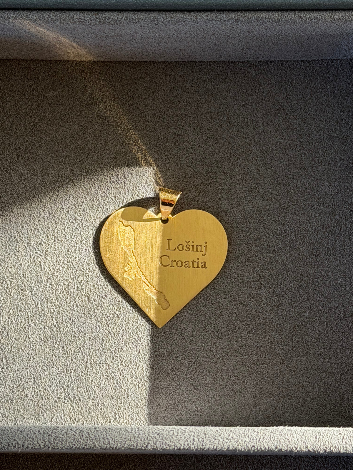 18K Gold Lošinj Matte Heart Pendant