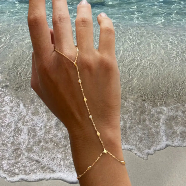 18K Gold Dubai Diamond Hand Chain | Bellamare Jewelry